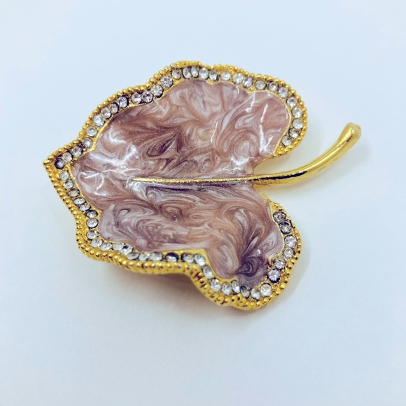 Vintage Marble-Like Rhinestones Pattern Earrings and Brooch Set - Picture 2 of 10